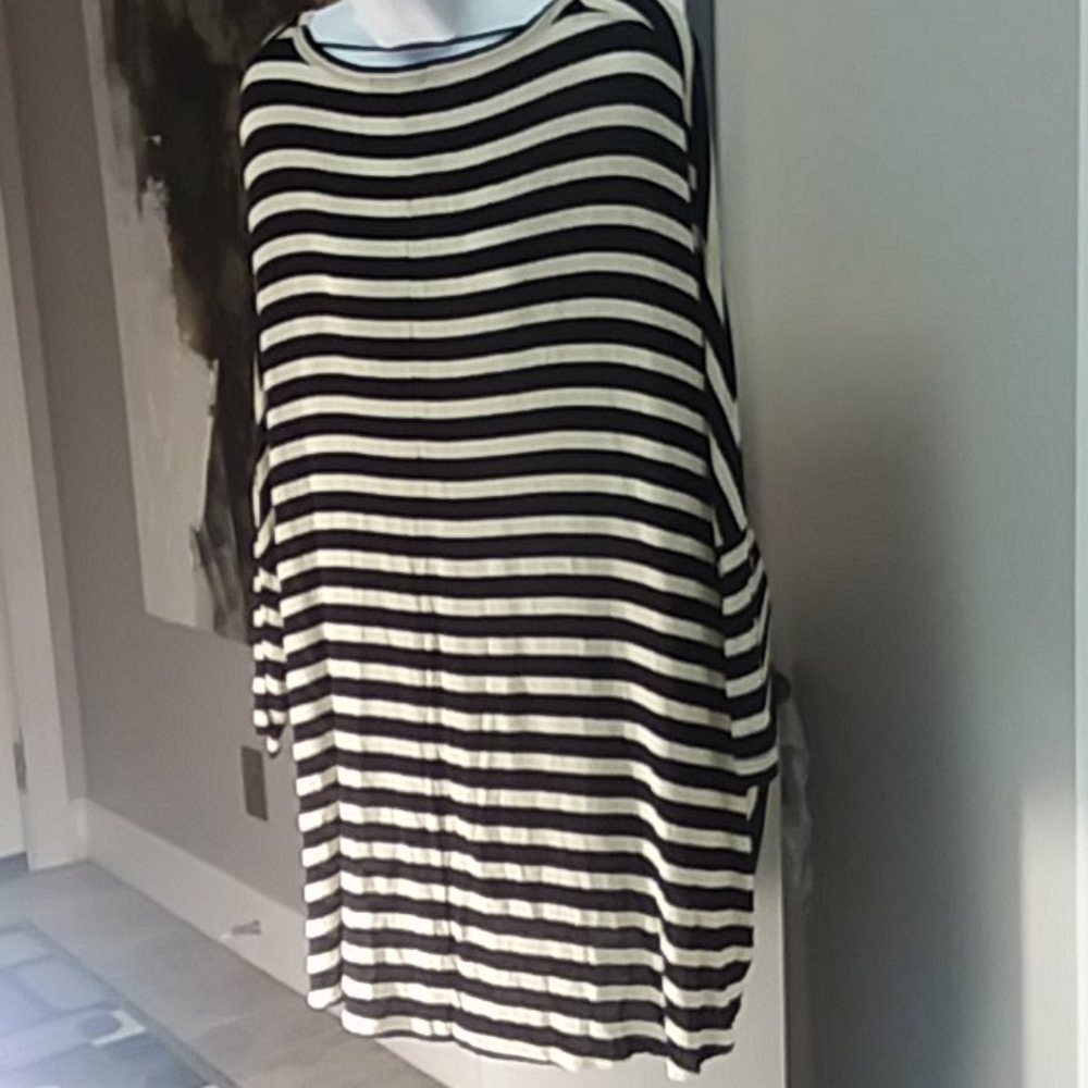 Cotton On: Oversized Top, Size Small - Picture 5 of 8